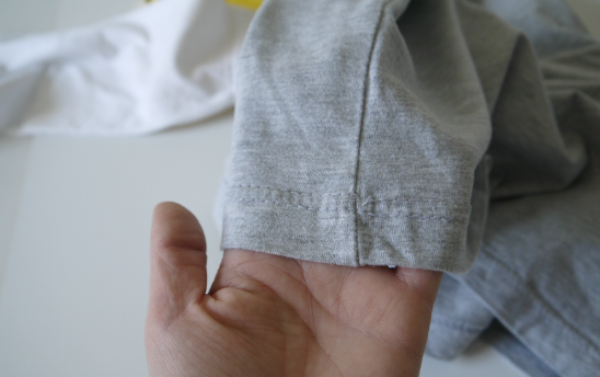 Jangan Cuma Lihat Bahannya, Kenali Ciri Jahitan Kaos yang Kuat
