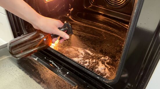 Waktu Tepat Membersihkan Oven Gas