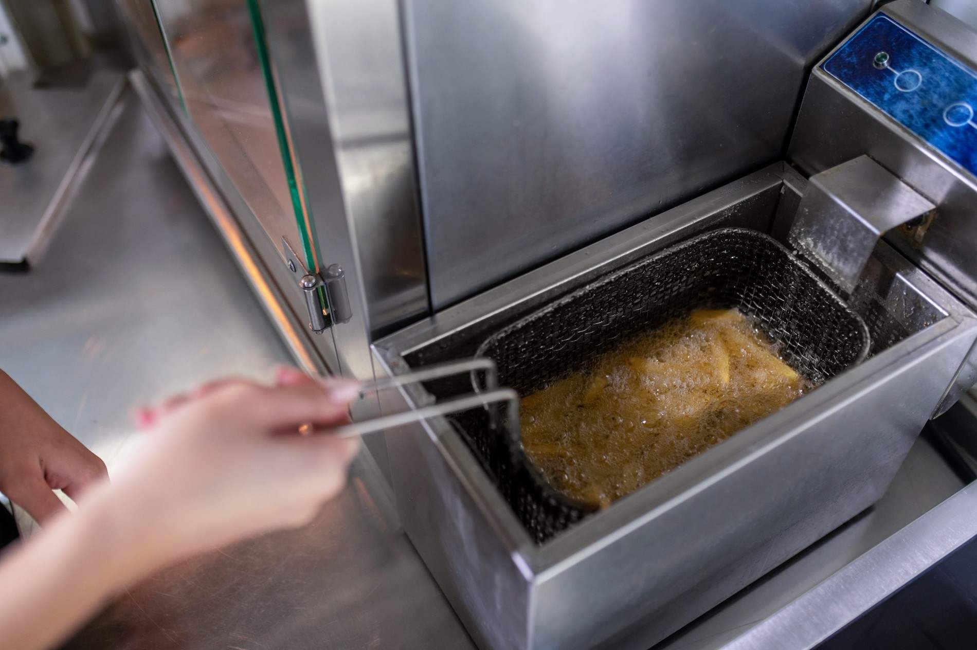 perbedaan vacuum frying dan menggoreng biasa