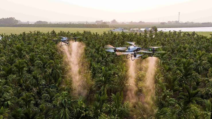 Teknologi Drone untuk Penyemprotan Pertanian