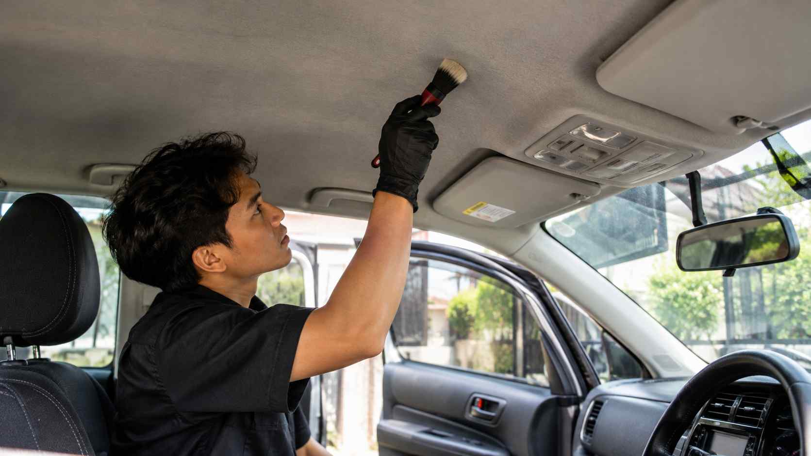 cara membersihkan interior mobil dengan benar